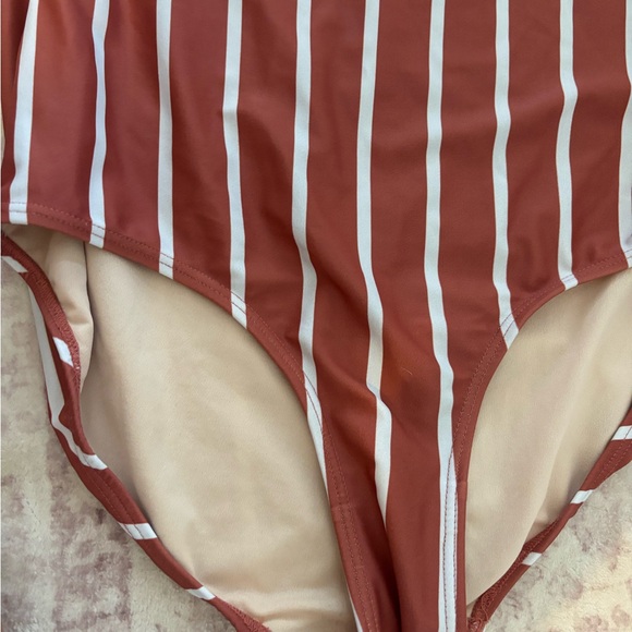 Albion Swimsuit - Picture 2 of 4